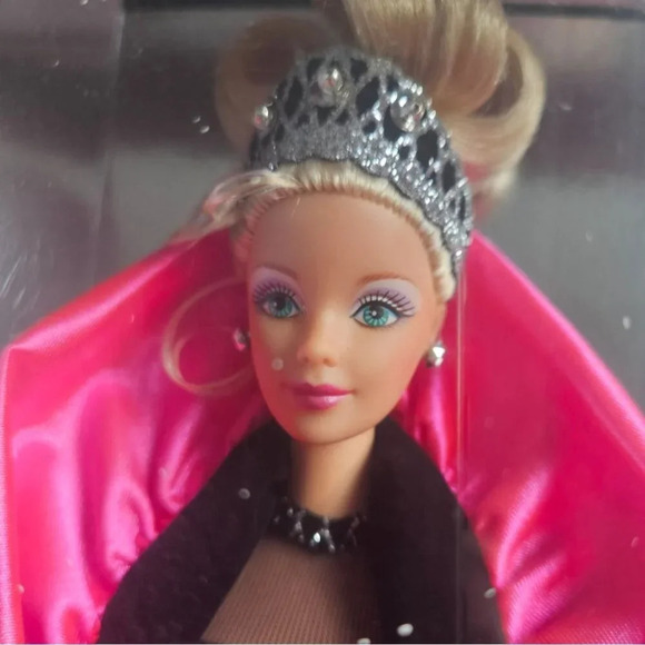 1998 Happy Holidays Special Edition Barbie Doll  Mattel #20200 - Picture 4 of 4